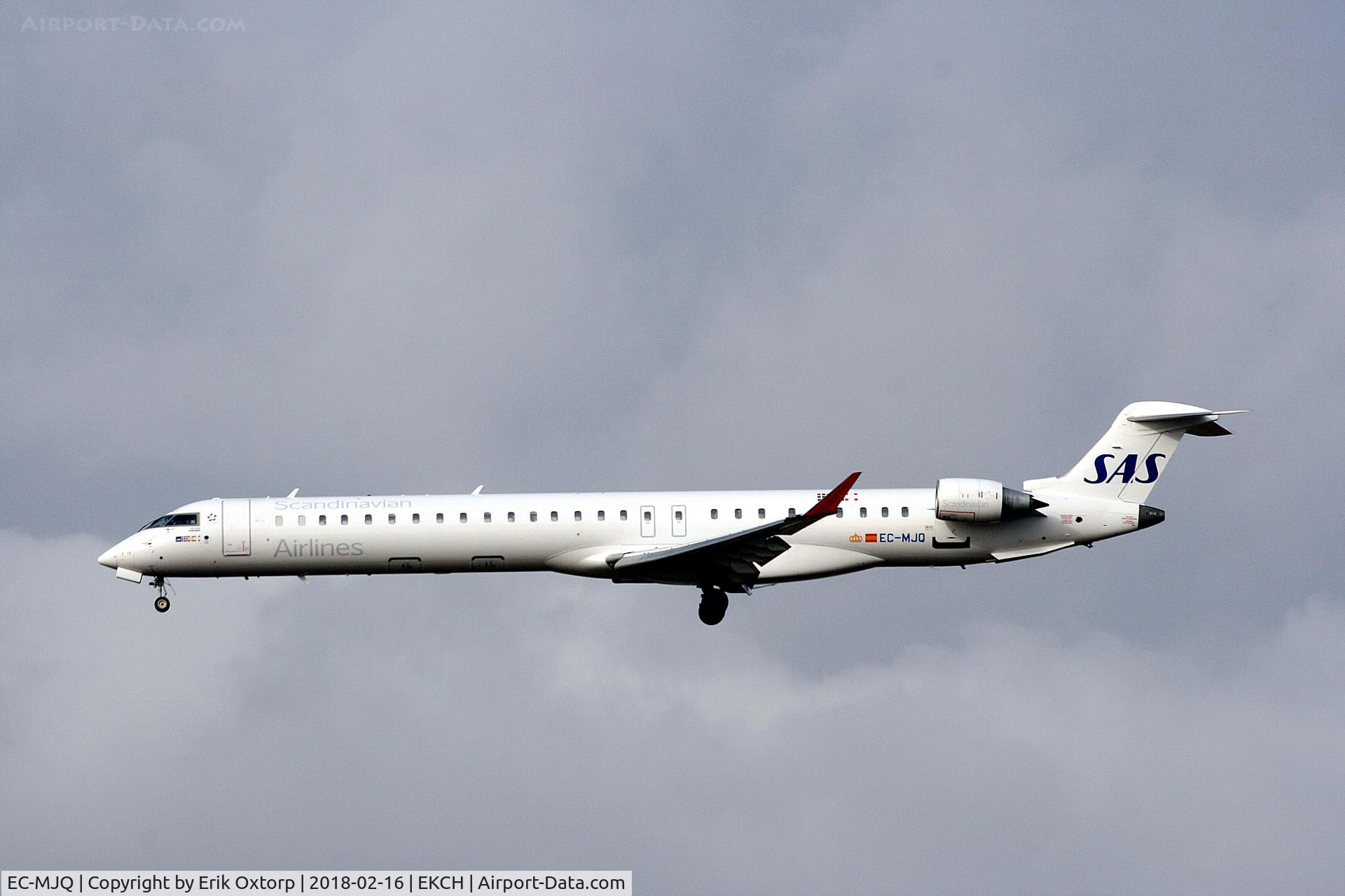 EC-MJQ, 2016 Bombardier CRJ-1000 (CL-600-2E25) C/N 19047, EC-MJQ in non standard SAS c/s landing rw 22L