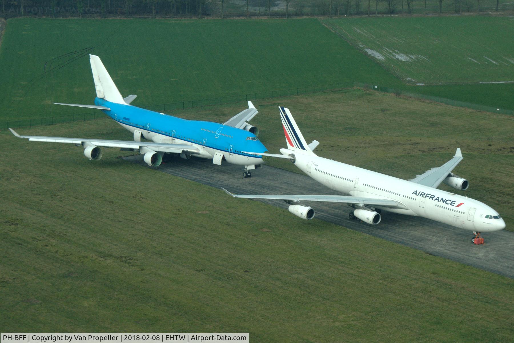 PH-BFF, 1990 Boeing 747-406BC C/N 24202, Waiting to be scrapped by Aircraft End-of-Life Solutions (AELS) at Twente: Airbus A340-313 F-GLZR and Boeing 747-406 PH-BFF
