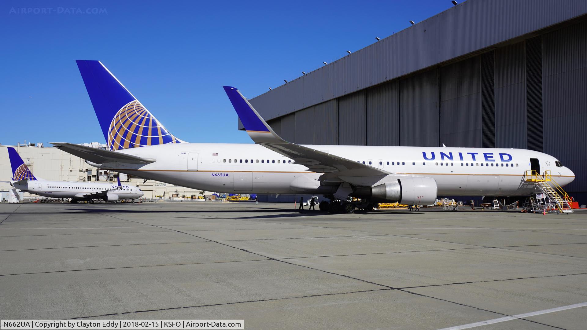 N662UA, 1993 Boeing 767-322 C/N 27159, SFO 2018.