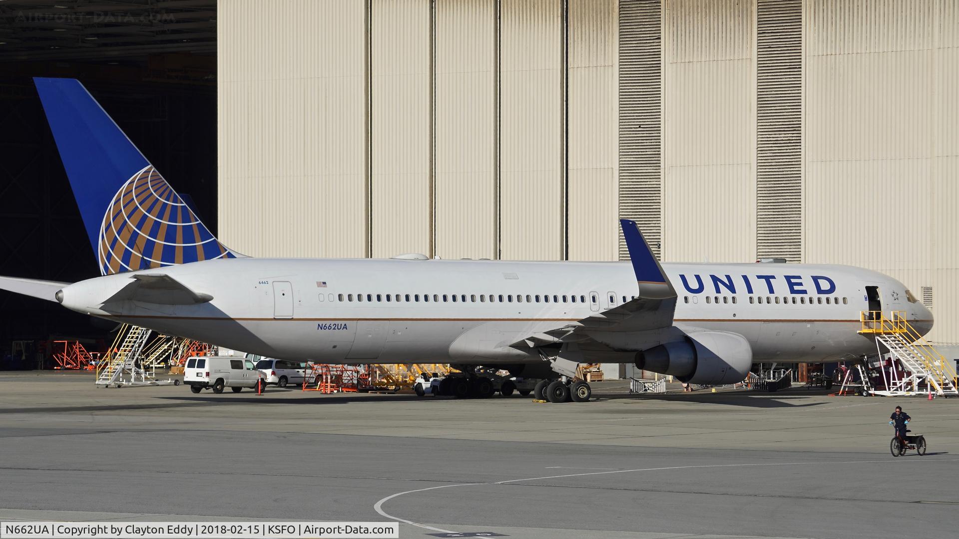 N662UA, 1993 Boeing 767-322 C/N 27159, SFO 2018.