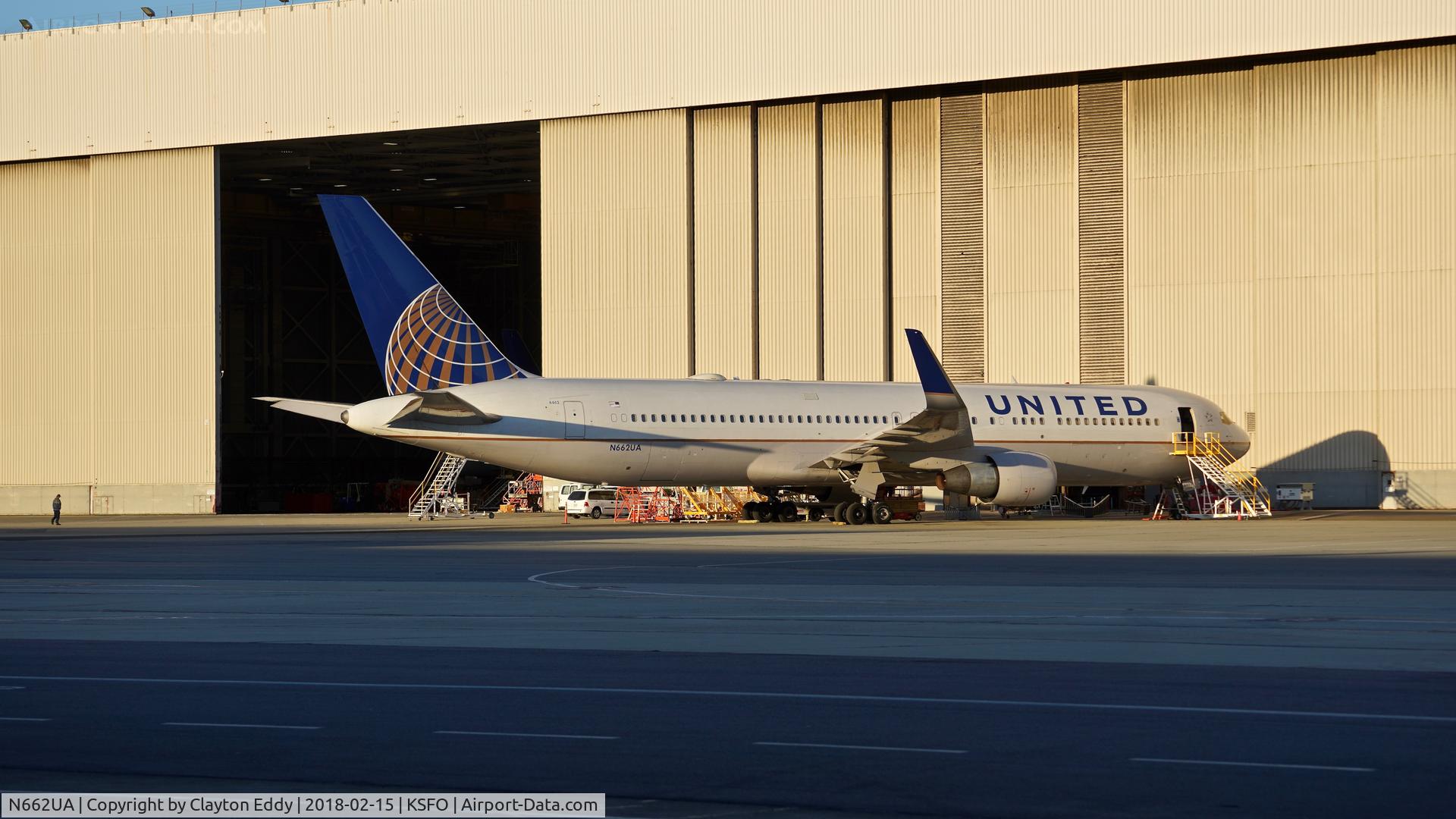 N662UA, 1993 Boeing 767-322 C/N 27159, SFO 2018.