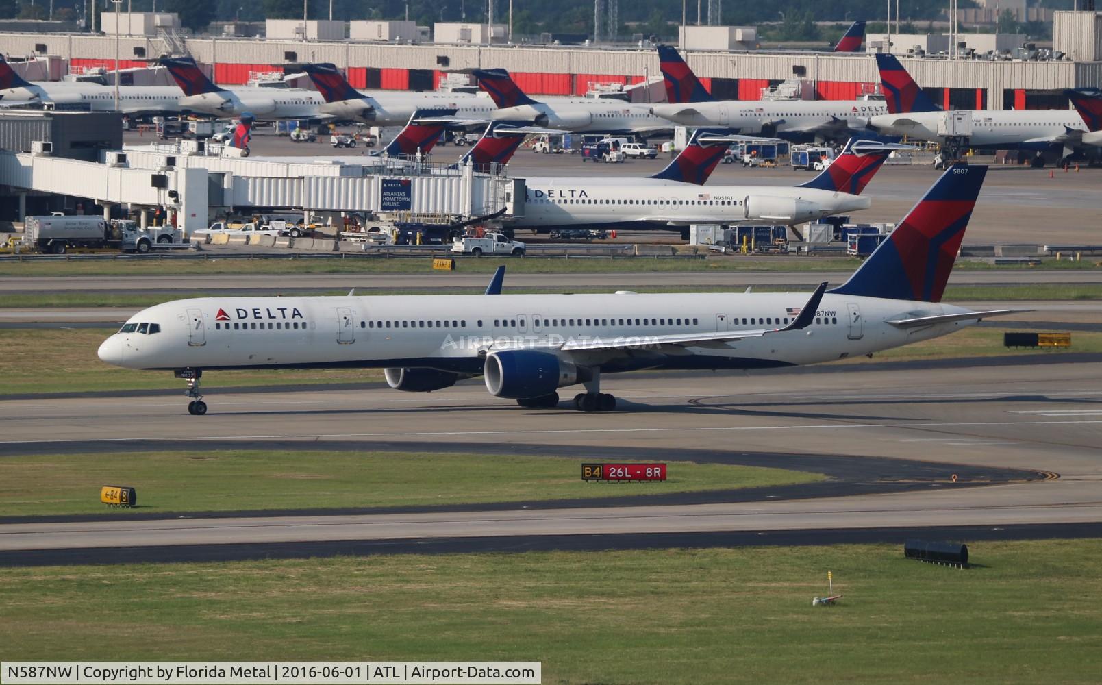 N587NW, 2002 Boeing 757-351 C/N 32986, Delta