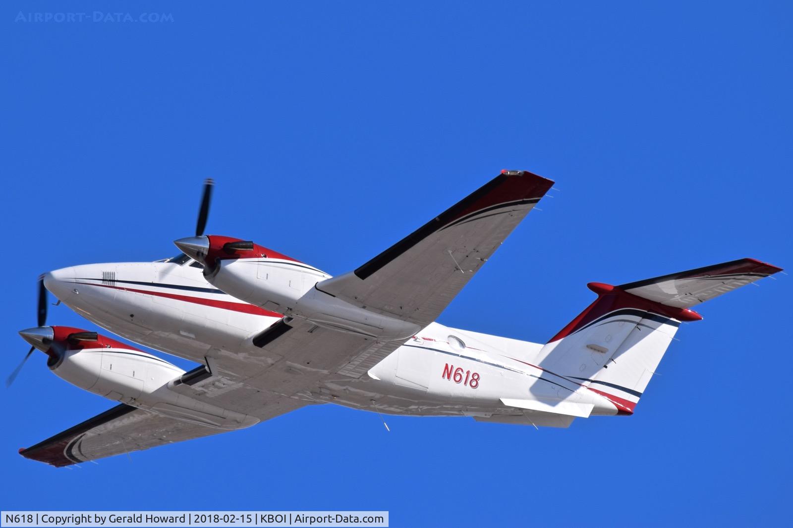 N618, 1990 Beech B200 King Air C/N BB-1378, Departing BOI.