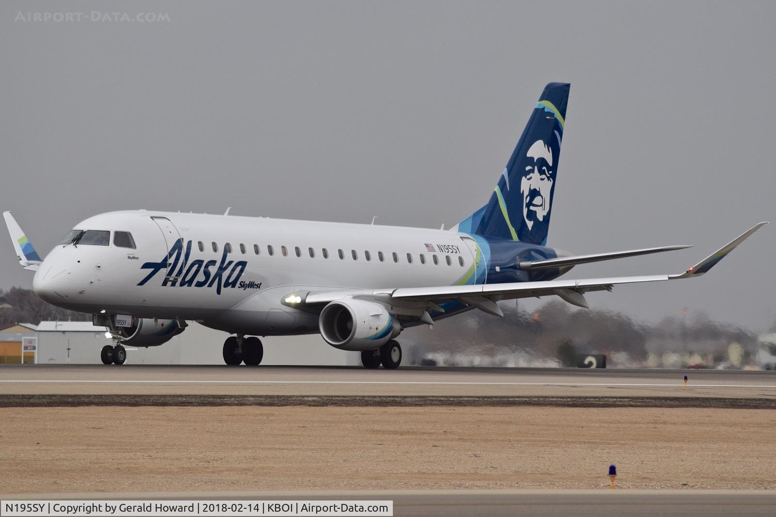 N195SY, 2017 Embraer 175LR (ERJ-170-200LR) C/N 17000698, Take off run on RWY 10L.