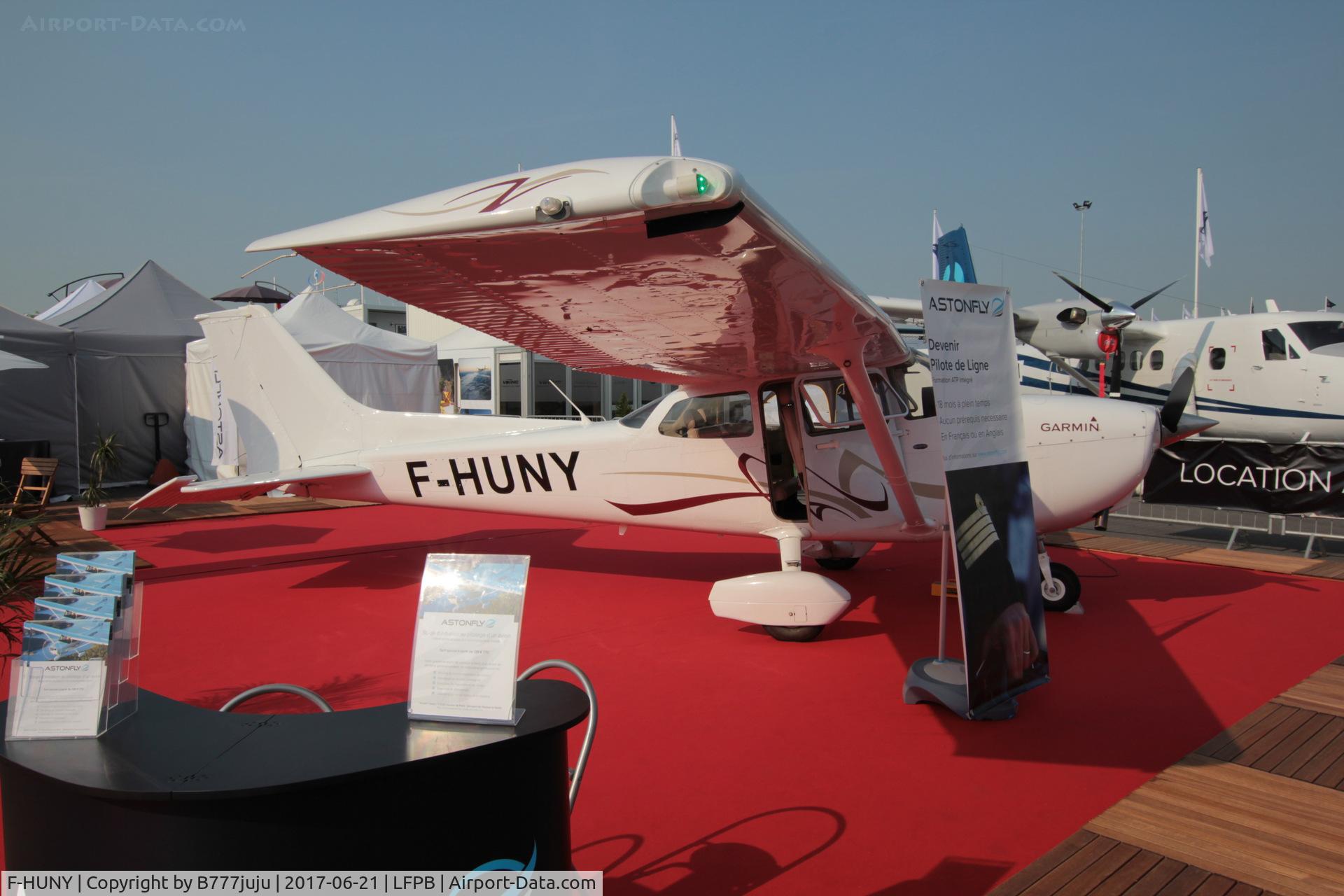 F-HUNY, 2008 Cessna 172S C/N 172S10658, on display at SIAE 2017