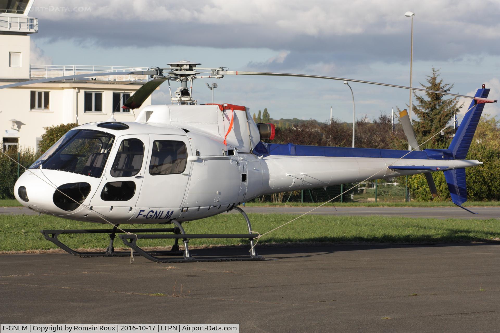 F-GNLM, Aerospatiale AS-350B-1 Ecureuil C/N 2021, Parked