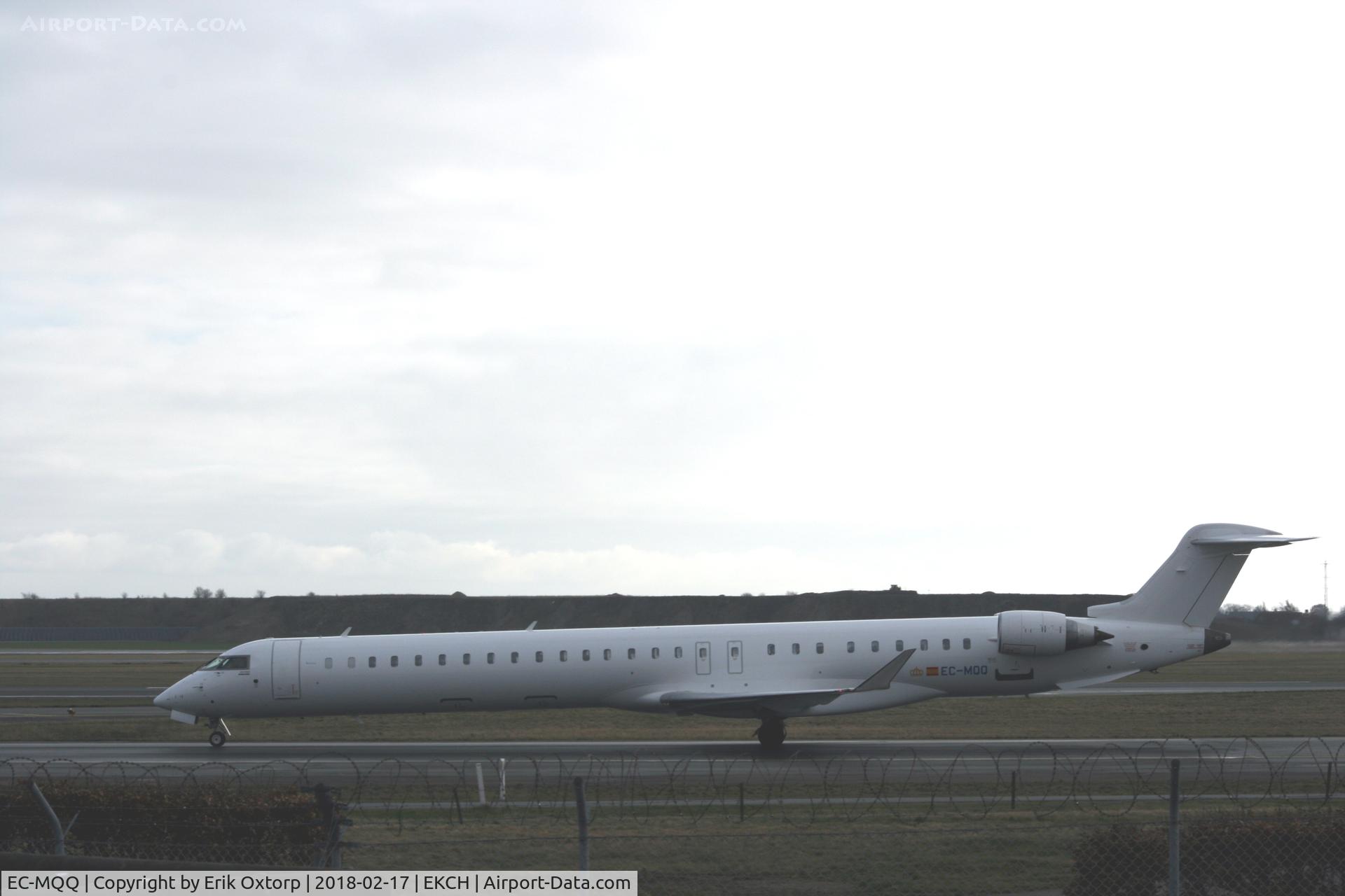 EC-MQQ, 2017 Bombardier CRJ-1000 (CL-600-2E25) C/N 19055, Flying for SAS. Just arr as SK552 from AMS. Rw 04L