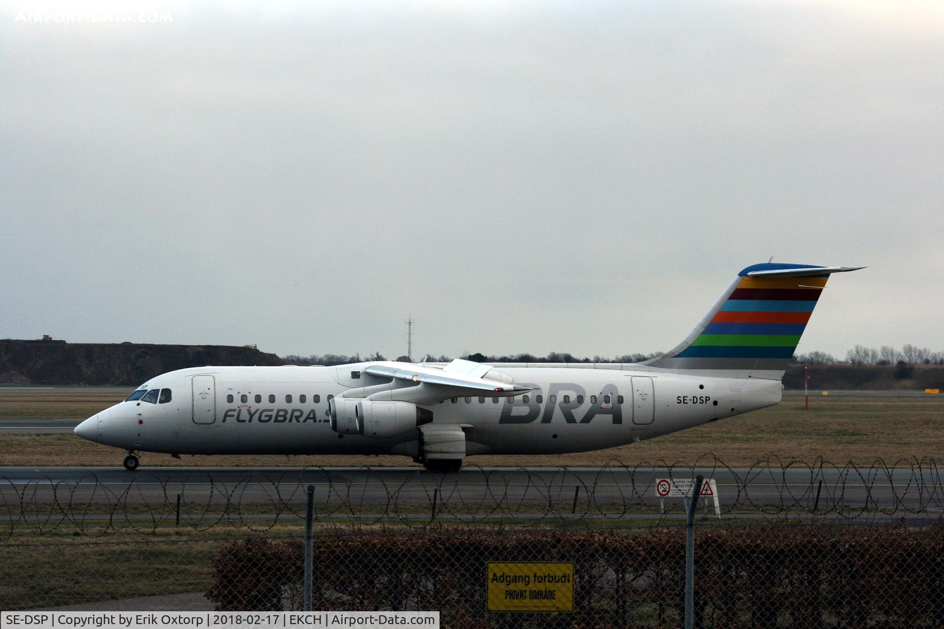 SE-DSP, 1994 British Aerospace Avro 146-RJ100A C/N E3242, SE-DSP just landed rw 04L