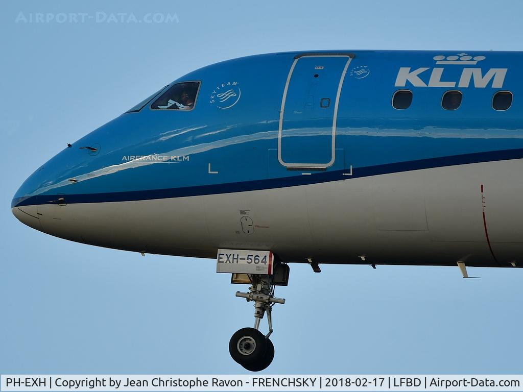 PH-EXH, 2016 Embraer 175STD (ERJ-170-200) C/N 17000564, KL1317 from Amsterdam landing runway 29