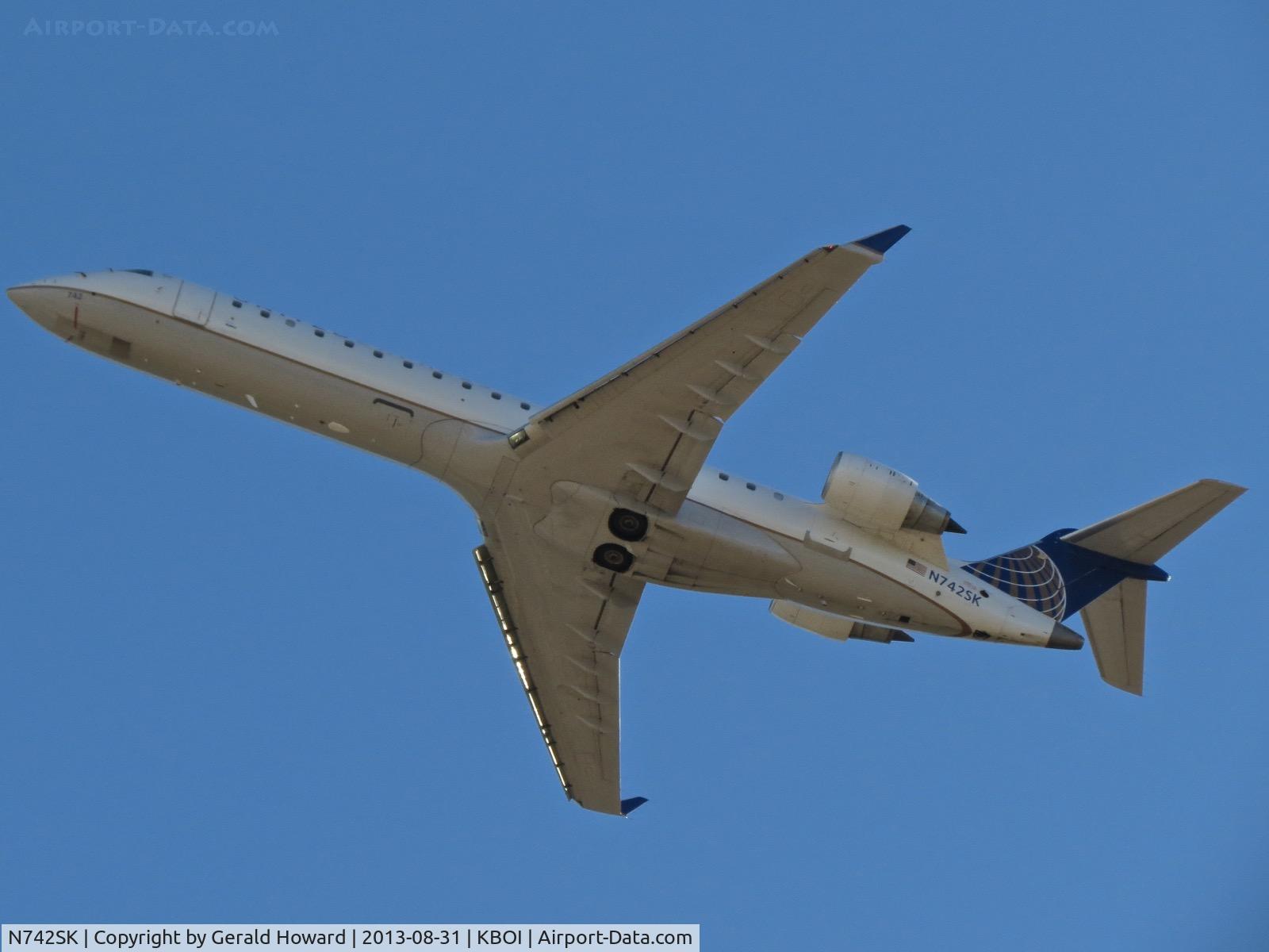 N742SK, 2005 Bombardier CRJ-701 (CL-600-2C10) Regional Jet C/N 10197, Climb out from RWY 28R.