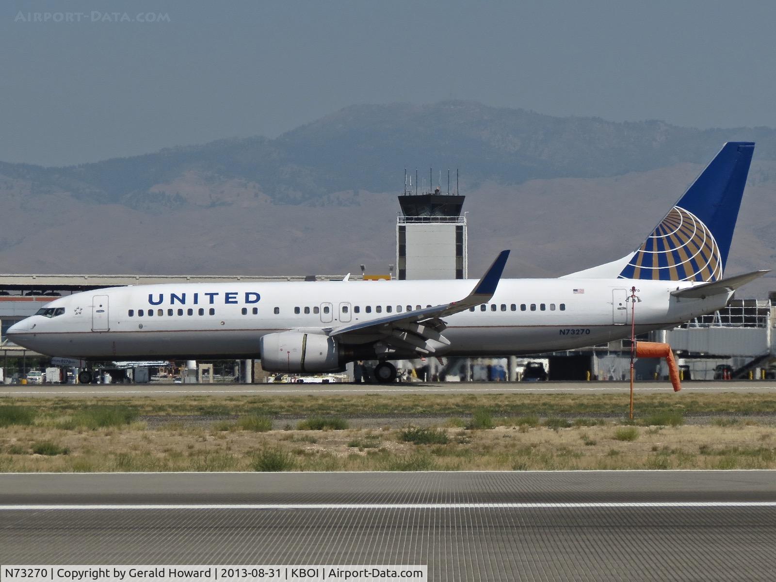 N73270, 2001 Boeing 737-824 C/N 31632, Landing roll out on RWY 28R.