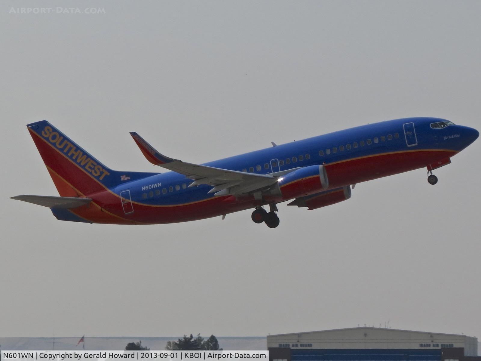 N601WN, 1995 Boeing 737-3H4 C/N 27695, Climb out from RWY 28R.