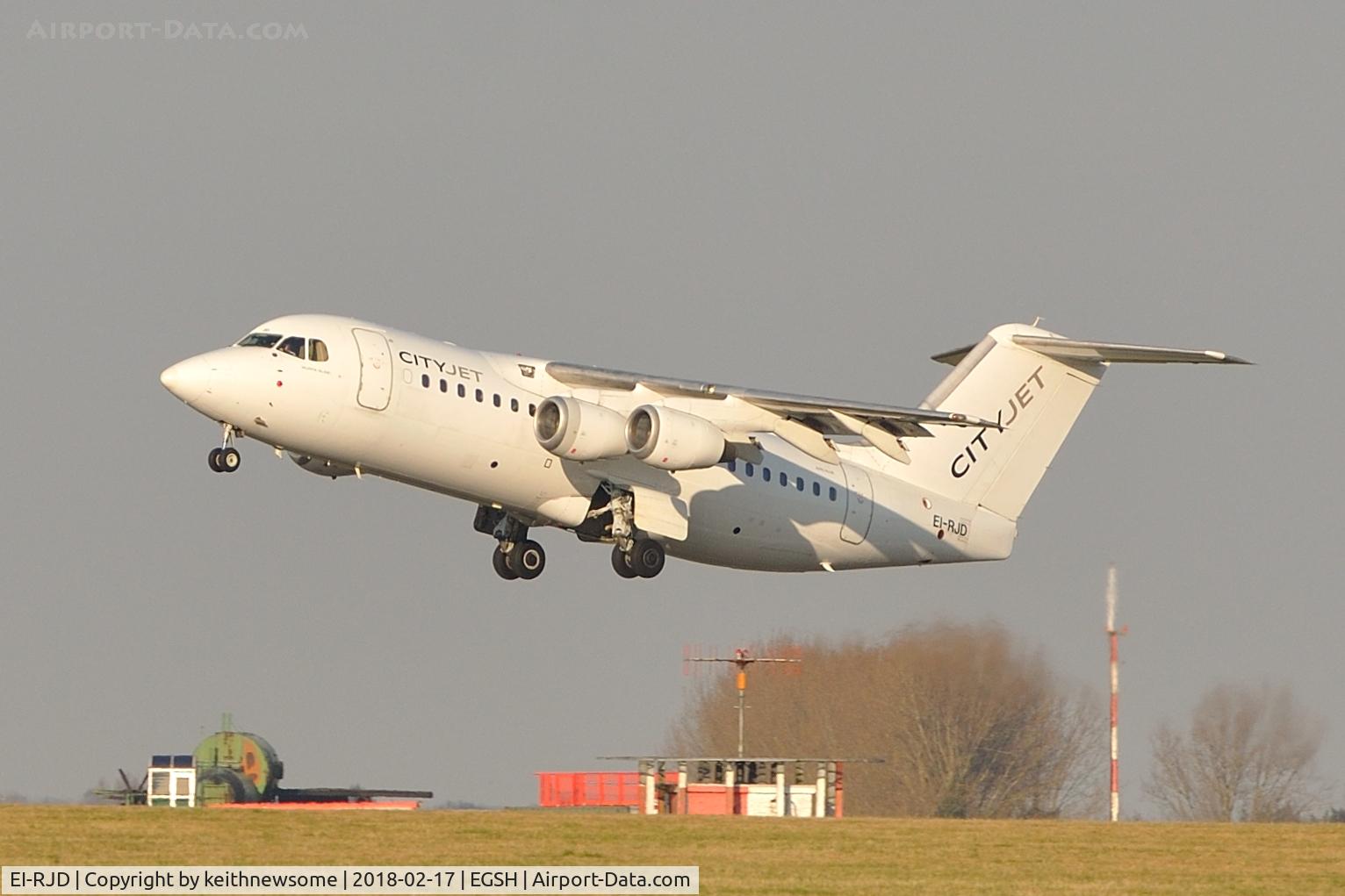 EI-RJD, 1998 BAE Systems Avro 146-RJ85 C/N E.2334, Leaving Norwich for Dublin.
