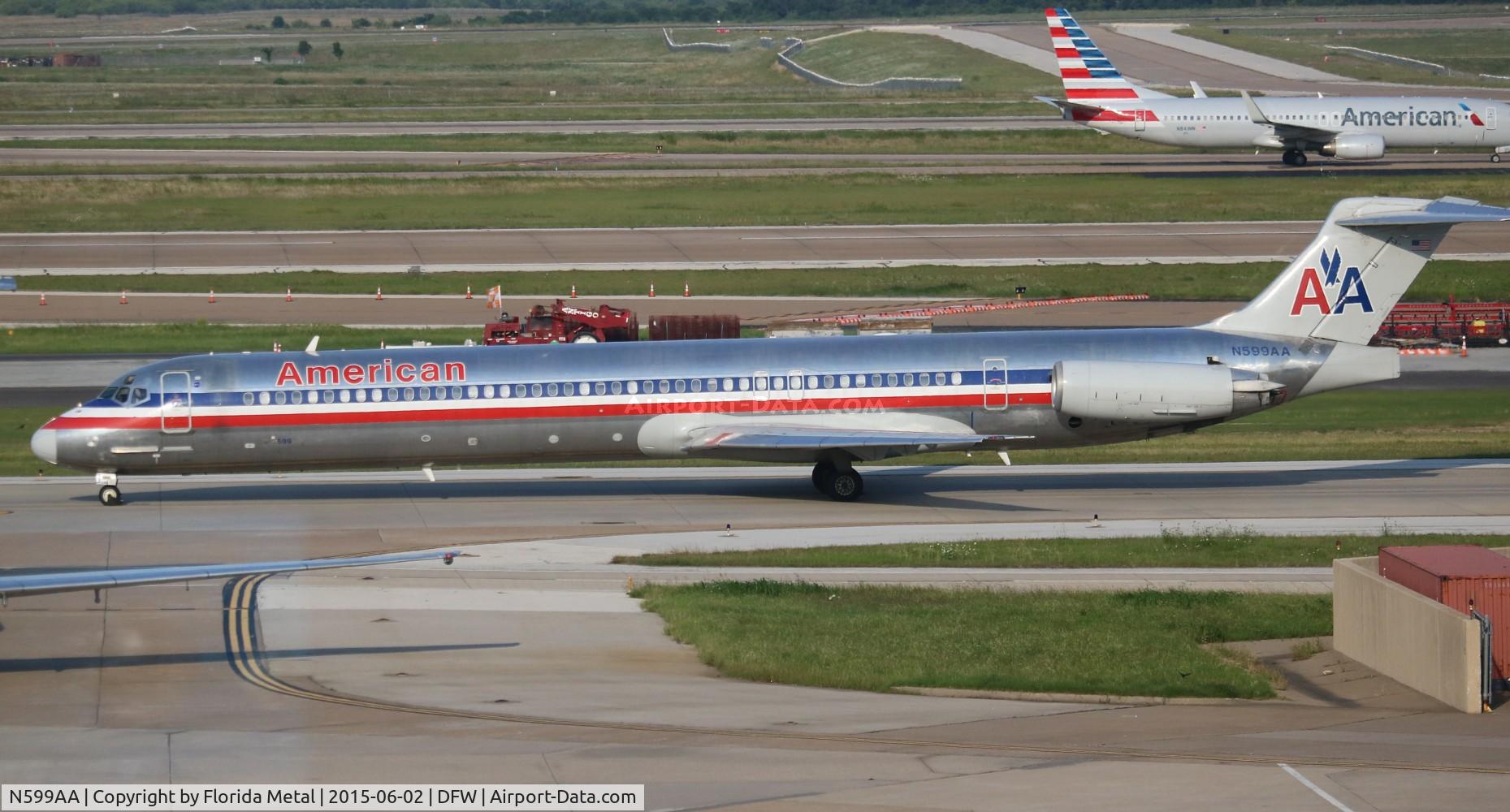 N599AA, 1992 McDonnell Douglas MD-83 (DC-9-83) C/N 53289, American