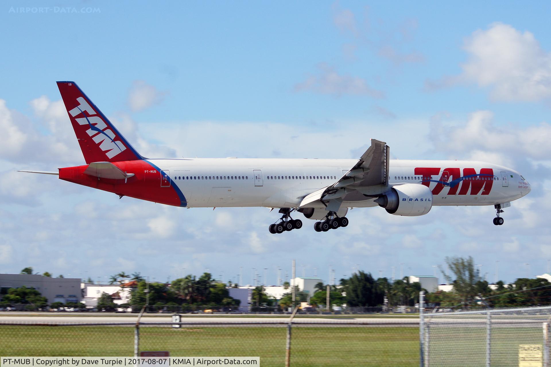 PT-MUB, 2008 Boeing 777-32W/ER C/N 37665, No comment.