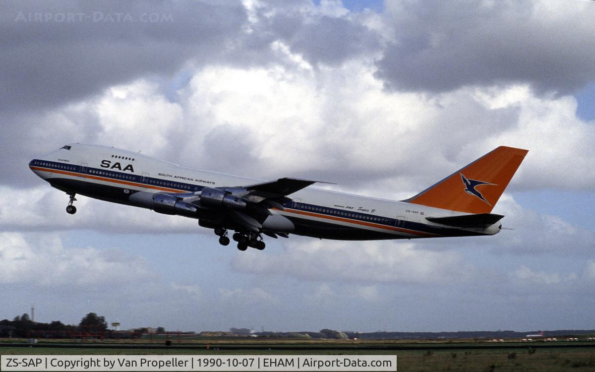 ZS-SAP, 1972 Boeing 747-244B C/N 20557, South African Airways Boeing 747-244B taking off from Schiphol airport, 1990