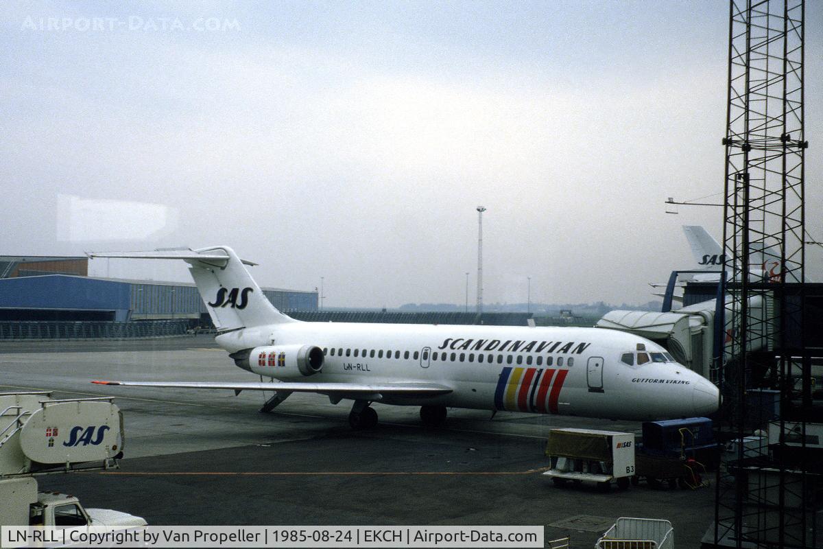 LN-RLL, 1968 Douglas DC-9-21 C/N 47301, SAS Douglas DC-9-21 at Copenhagen Kastrup airport, Denmark, 1985