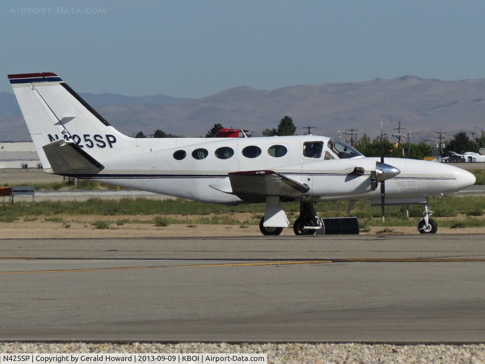N425SP, 1983 Cessna 425 Conquest I C/N 425-0184, Taxiing to RWY 28L.