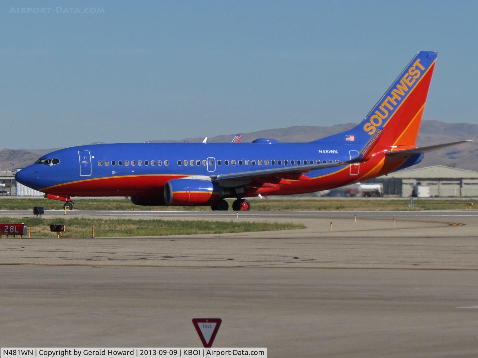 N481WN, 2004 Boeing 737-7H4 C/N 29853, Turning onto RWY 28L.