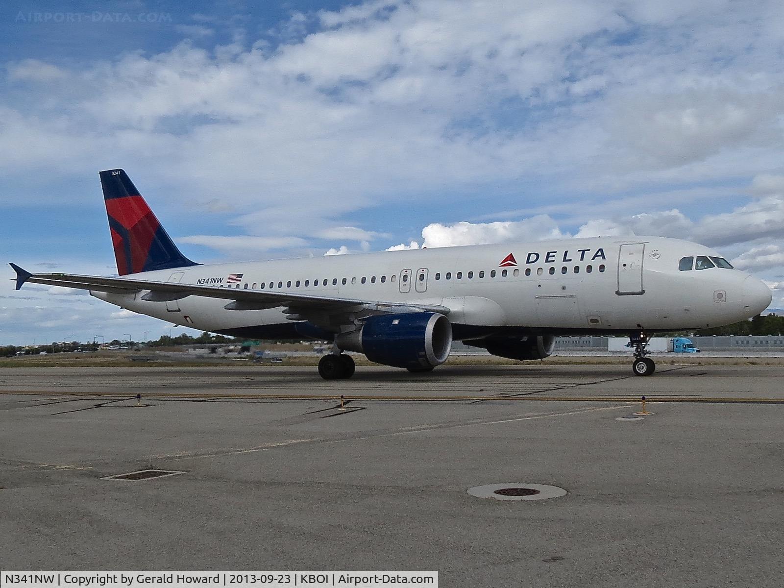 N341NW, 1992 Airbus A320-212 C/N 380, Taxiing on Juliet to Alpha and the gate.