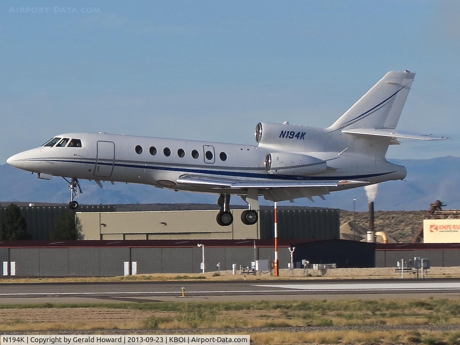 N194K, Dassault Falcon 50 C/N 194, Landing RWY 10R.