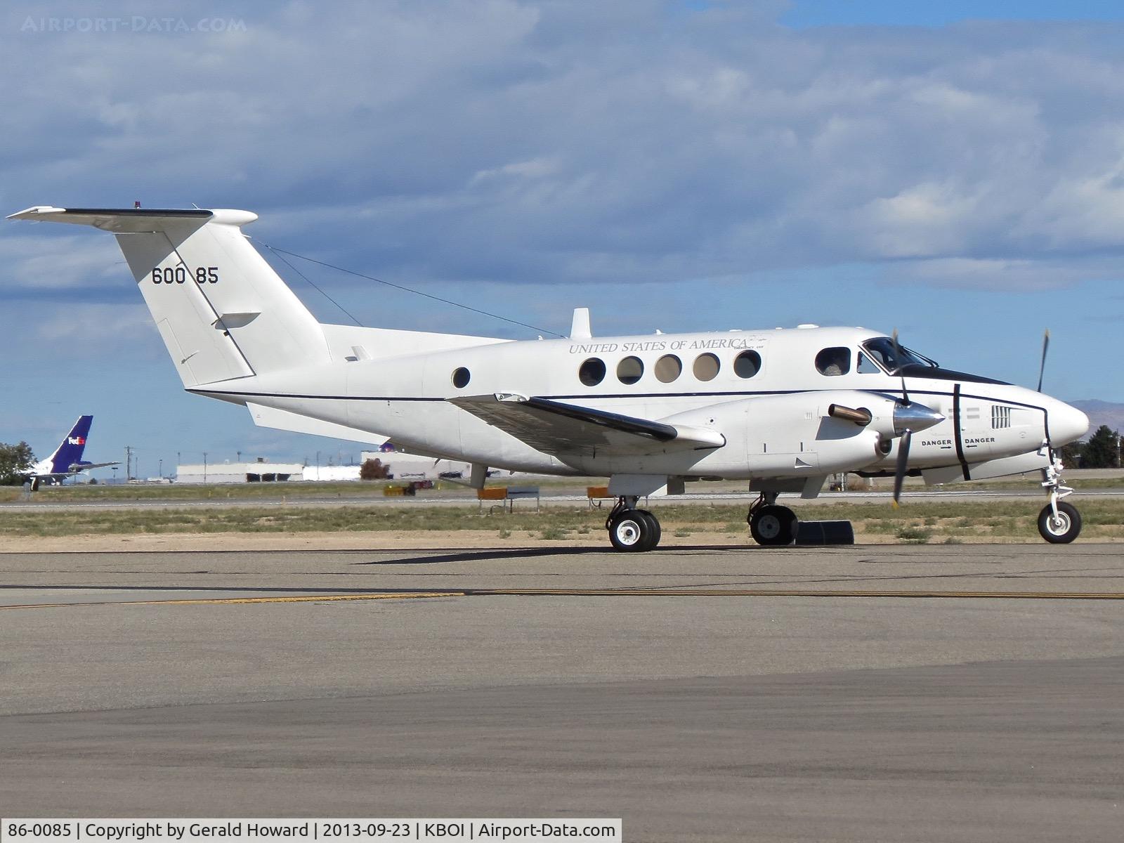 86-0085, 1986 Beechcraft C-12F Huron C/N BP-65, Taxiing on Bravo for RWY 28L.