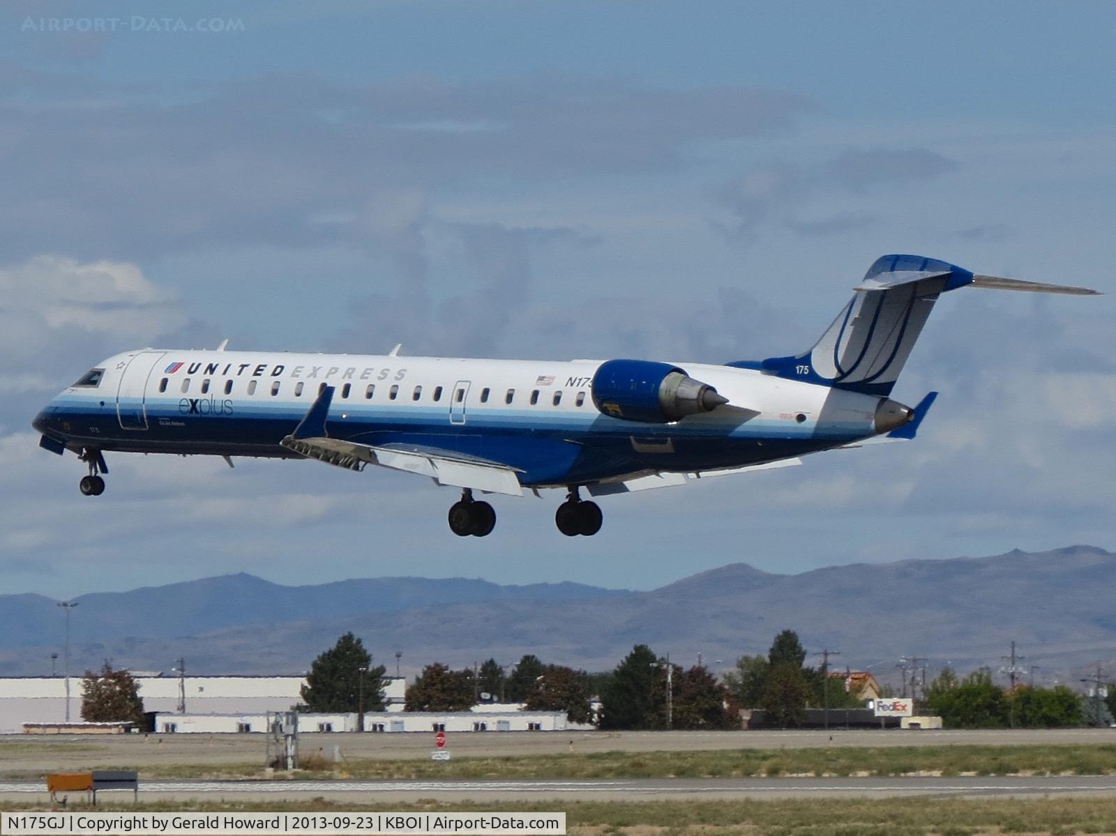 N175GJ, 2009 Bombardier CRJ-702 (CL-600-2C10) C/N 10297, Landing RWY 28L.