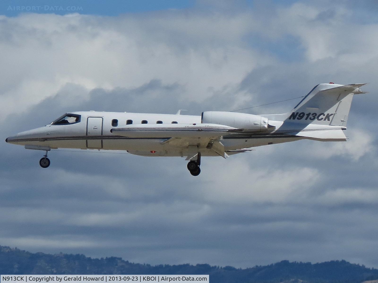 N913CK, 1975 Gates Learjet 35 C/N 013, Landing RWY 28L.