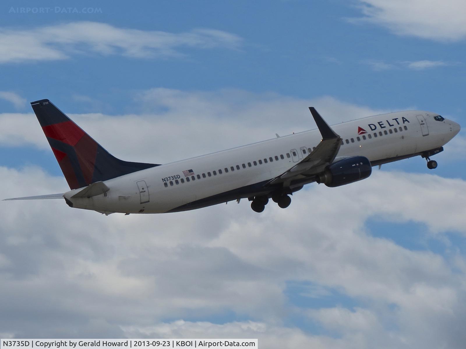 N3735D, 2000 Boeing 737-832 C/N 30381, Departing RWY 28L.