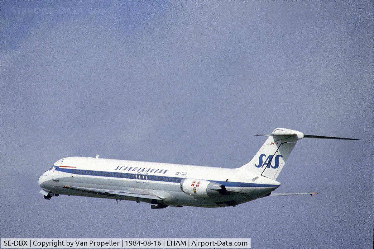 SE-DBX, 1967 Douglas DC-9-41 C/N 47114, SAS Douglas DC-9-41 taking off from Schiphol airport, the Netherlands, 1984