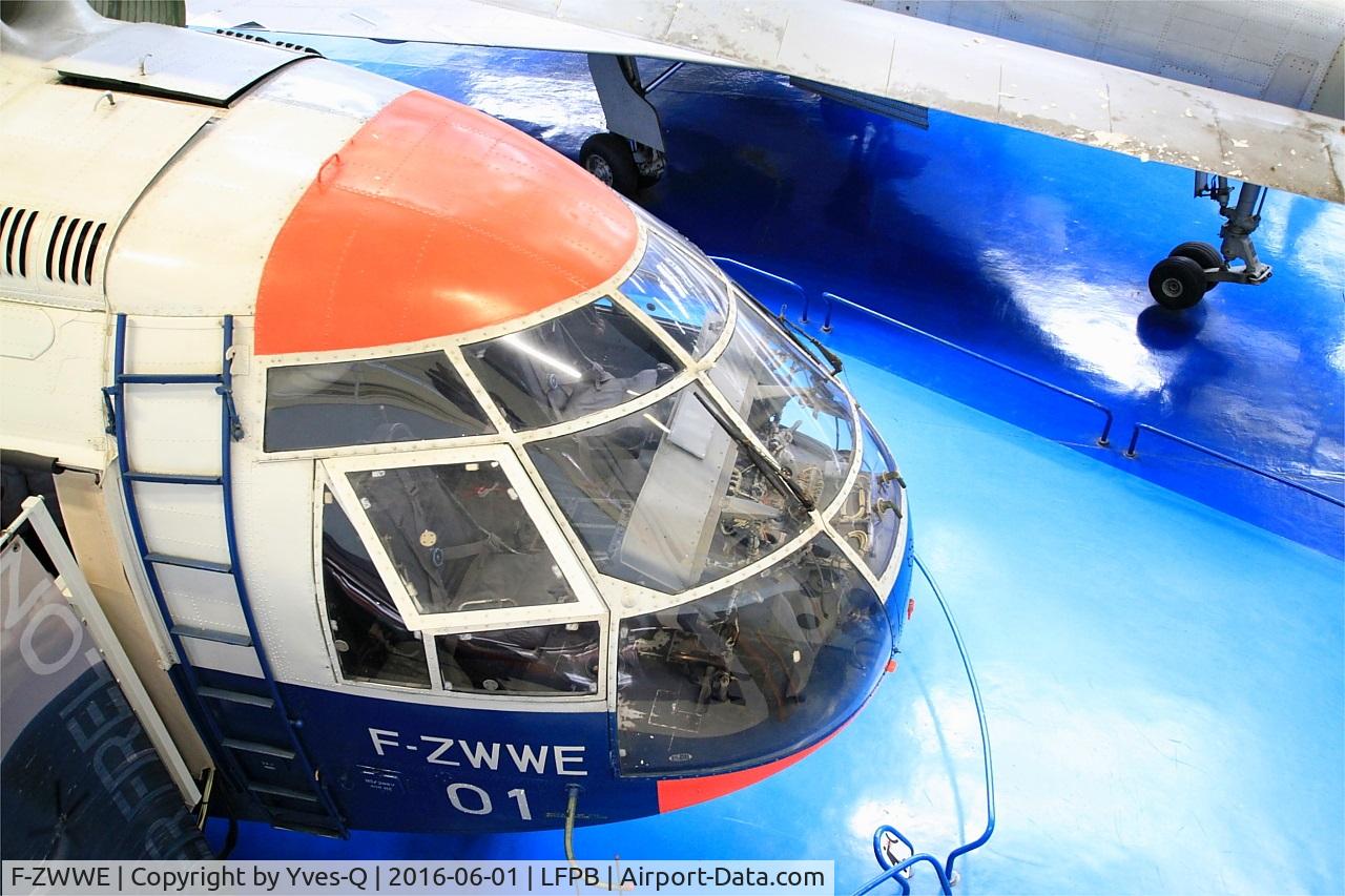 F-ZWWE, 1962 SNCASE SE-3210 Super Frelon C/N 01, SNCASE SE 3210 Super Frelon, Cockpit close up view, Air and Space Museum, Paris-Le Bourget (LFPB-LBG)