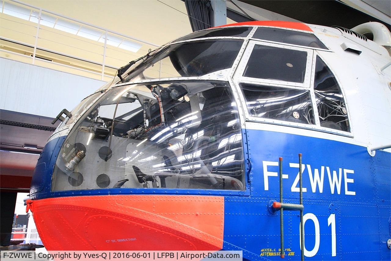 F-ZWWE, 1962 SNCASE SE-3210 Super Frelon C/N 01, SNCASE SE 3210 Super Frelon, Cockpit close up view, Air and Space Museum, Paris-Le Bourget (LFPB-LBG)
