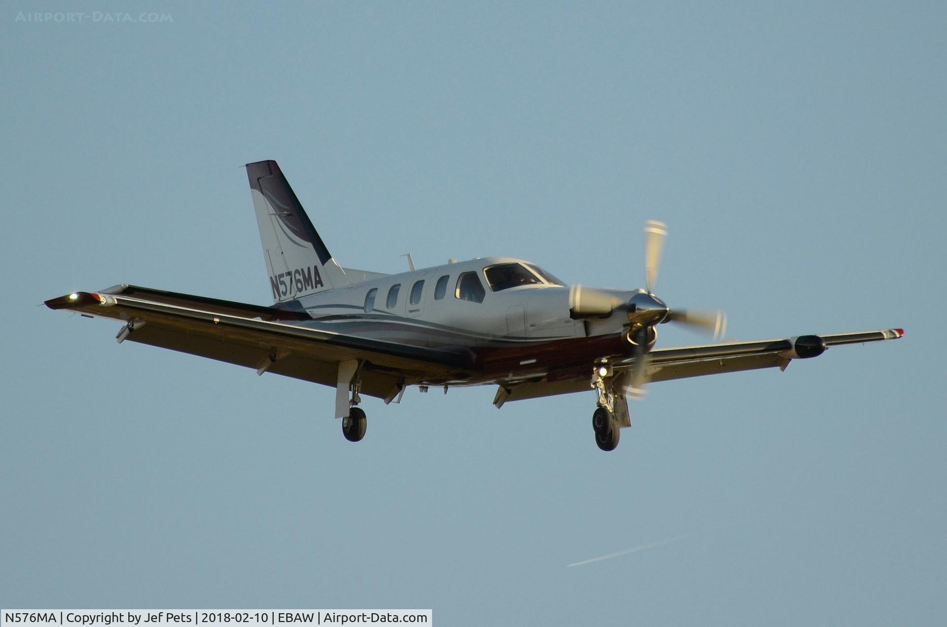 N576MA, Socata TBM-700 C/N 545, Landing at Antwerp.