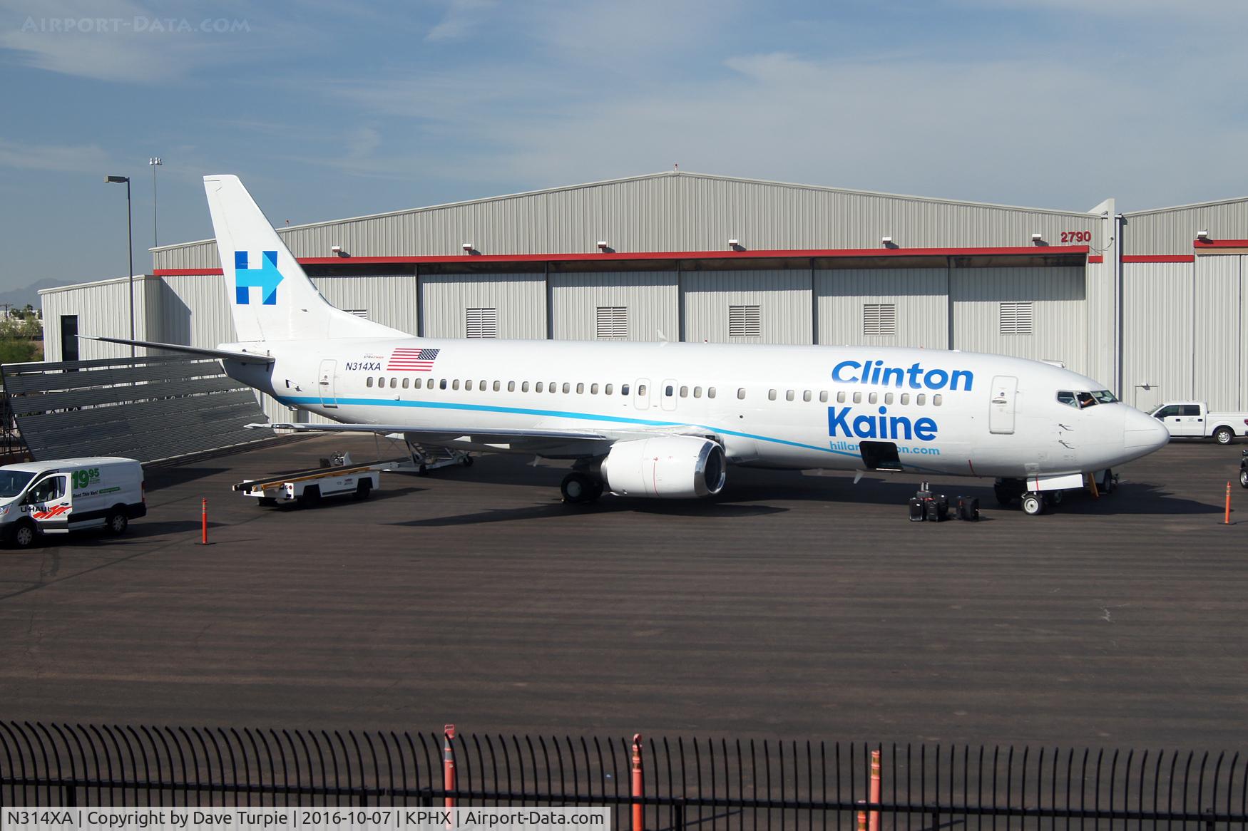 N314XA, 1991 Boeing 737-484 C/N 25314, A short term paint job.
