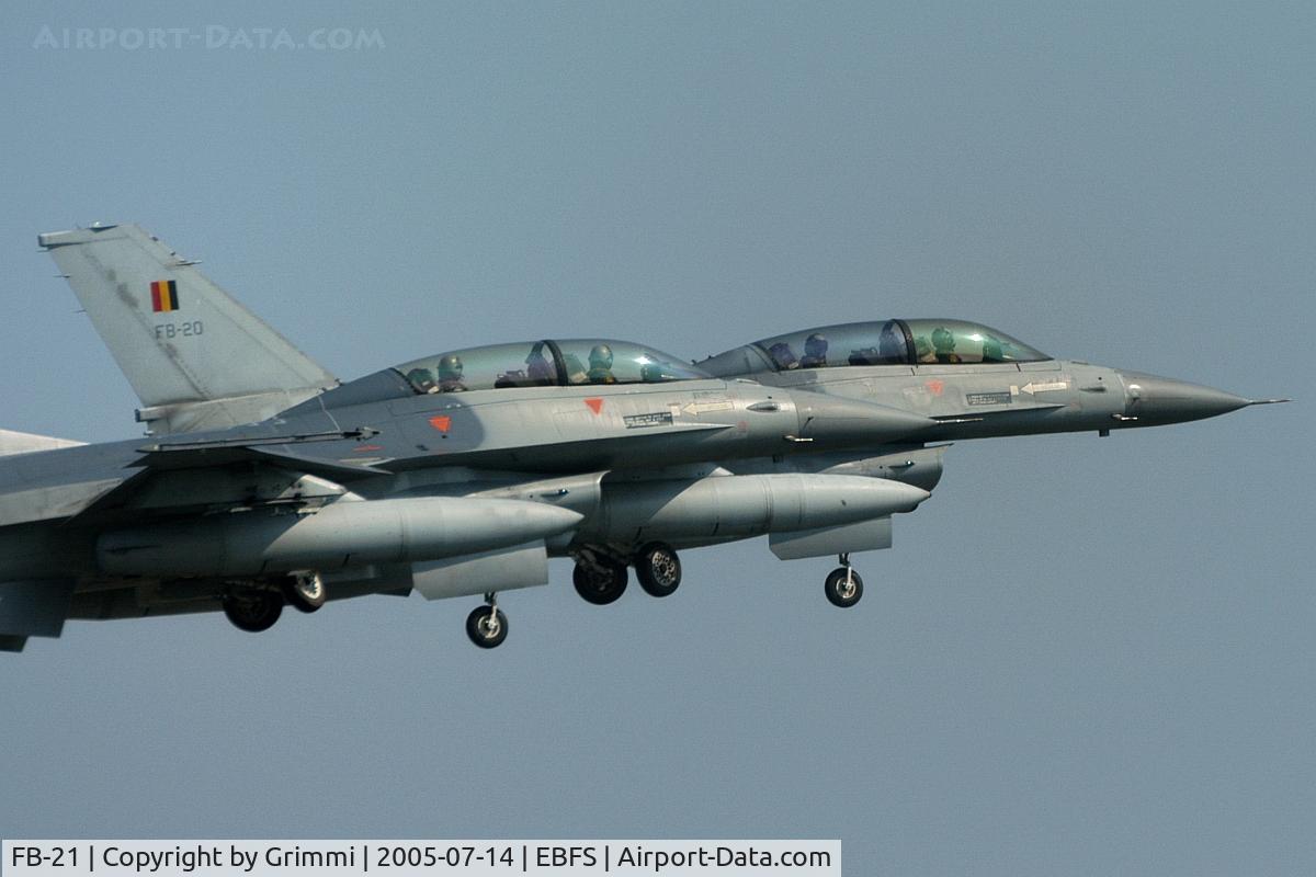 FB-21, General Dynamics F-16B Fighting Falcon C/N 6J-21, Mass departure of the aircrafts during TDPU (Tactical Discussion and Procedure Update) at Florennes, FB-21 in front, together with FB-20