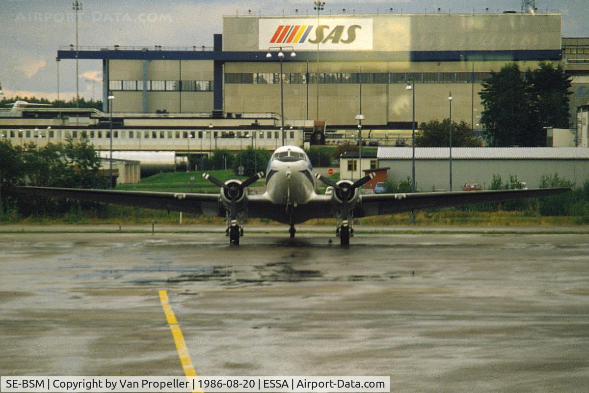 SE-BSM, 1942 Douglas DC-3A (C-53D) C/N 7353, Swedair Douglas DC-3A standing in the rain at Stockholm Arlanda airport, Sweden, 1986