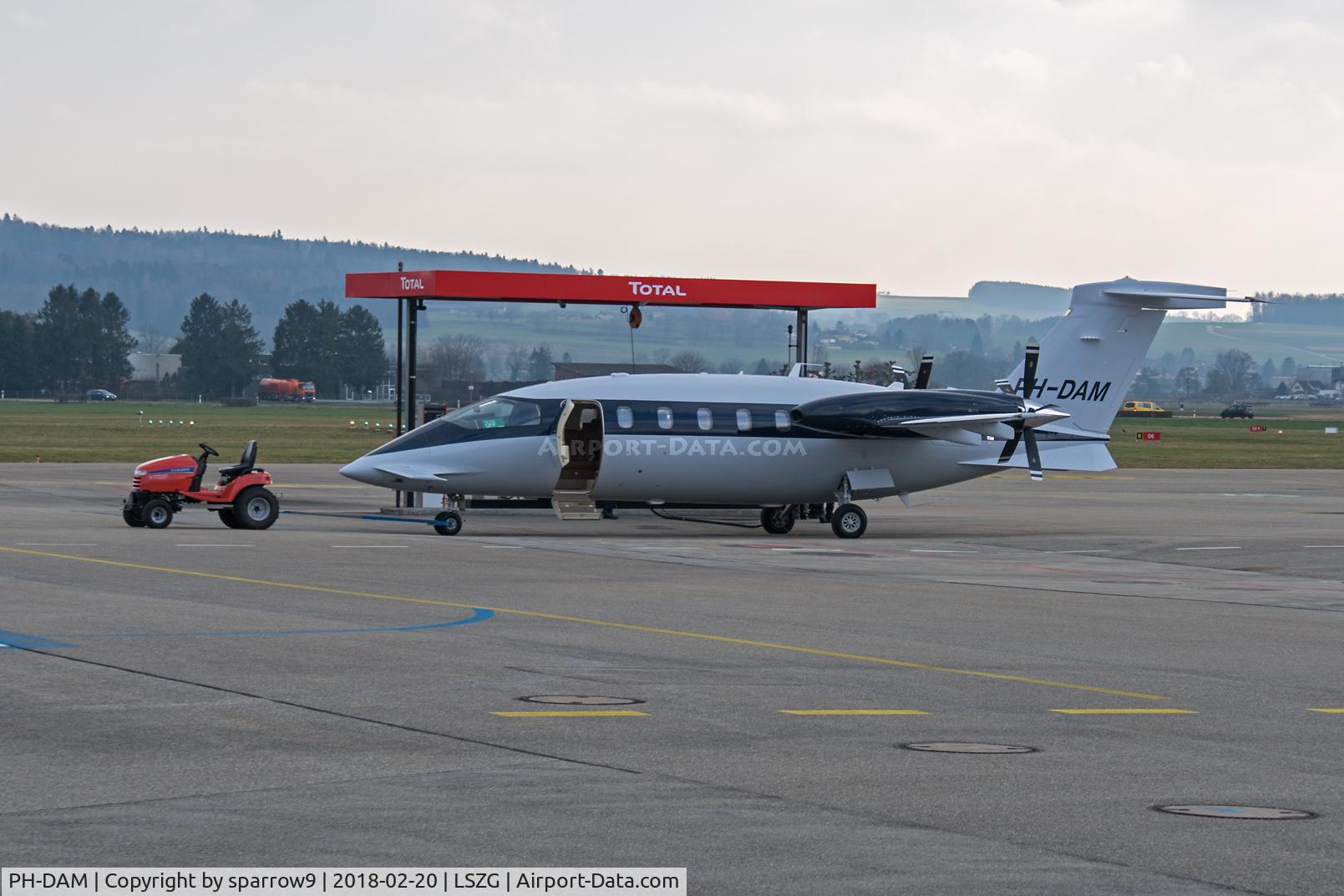 PH-DAM, 2014 Piaggio P-180 Avanti II C/N 1234, New paint-scheme finished, ready to depart.