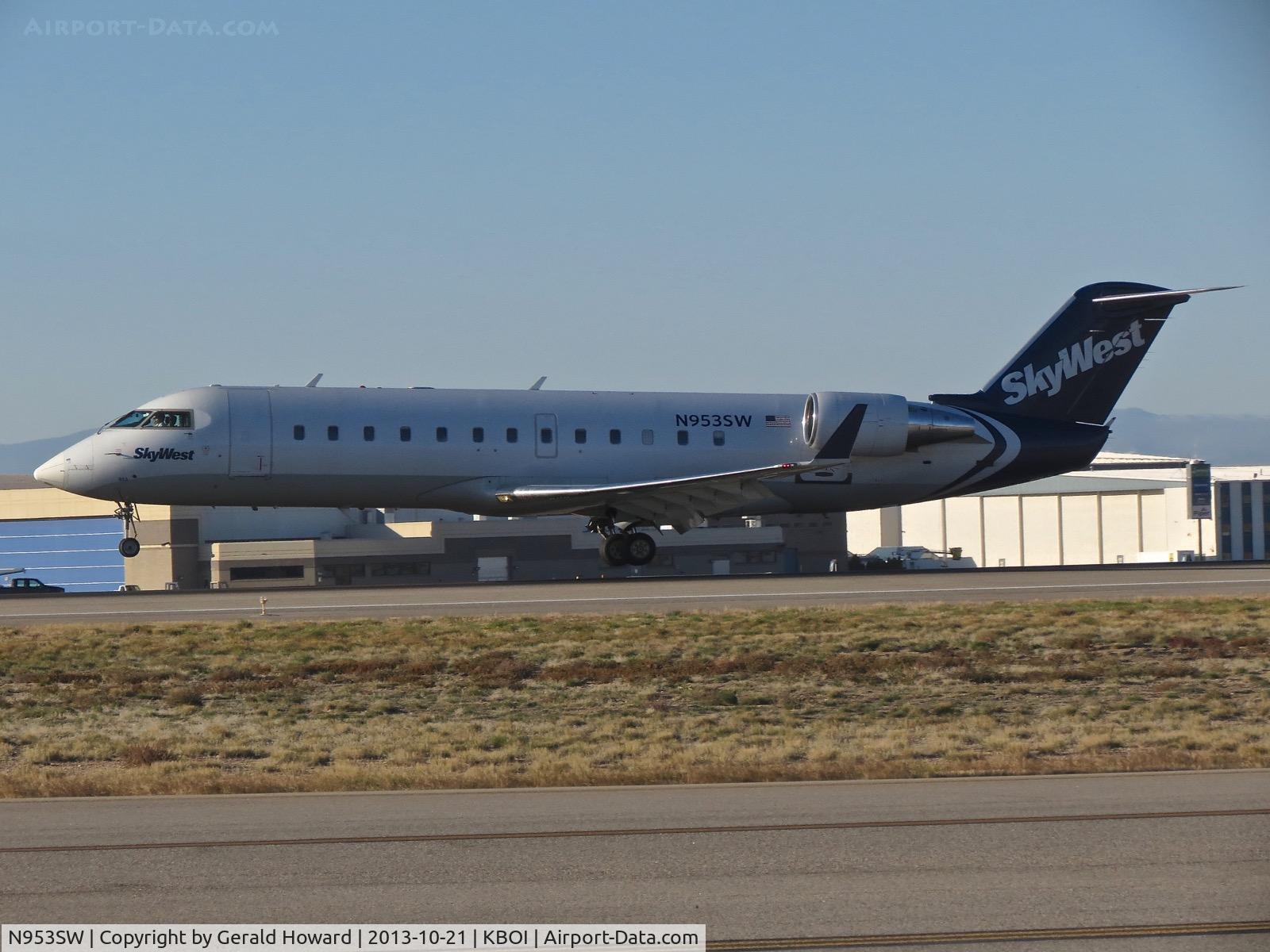 N953SW, 2003 Bombardier CRJ-200LR (CL-600-2B19) C/N 7813, Landing RWY 10L.