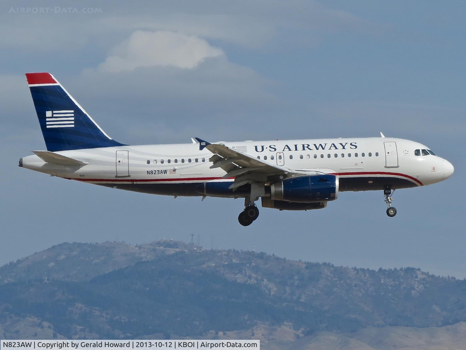 N823AW, 2001 Airbus A319-132 C/N 1463, Landing RWY 10L.