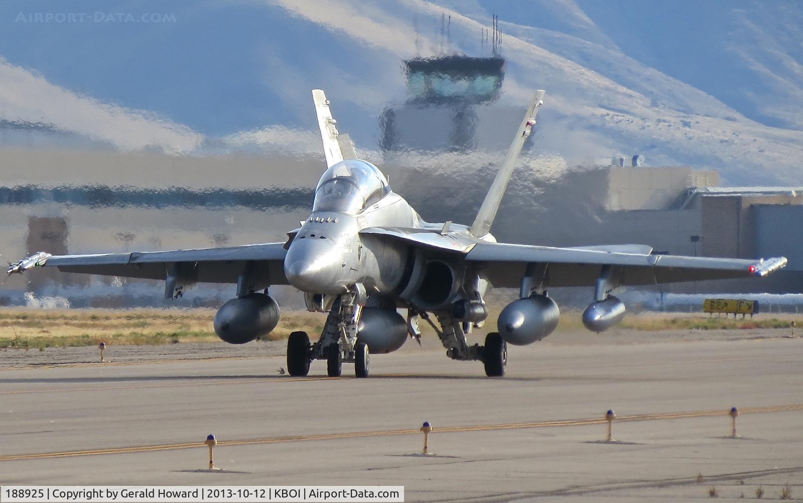 188925, 1987 McDonnell Douglas CF-188B Hornet C/N 0479/B084, Taxiing on Foxtrot. 409 Squadron, Cold Lake, Canada.