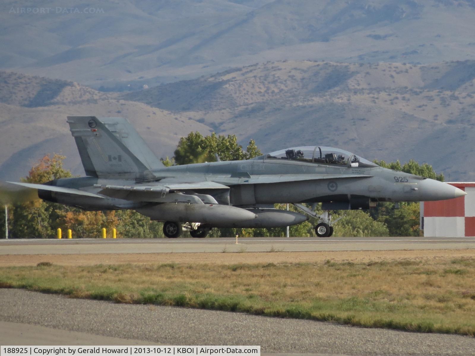 188925, 1987 McDonnell Douglas CF-188B Hornet C/N 0479/B084, Take off roll on RWY 10R.