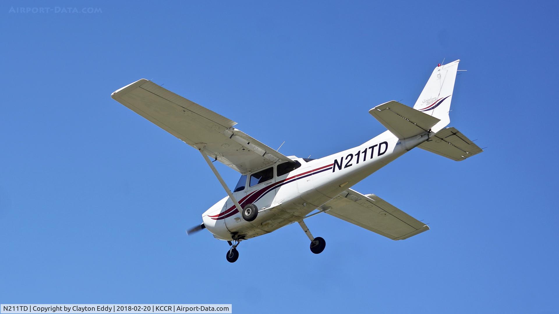 N211TD, 2000 Cessna 172S C/N 172S8524, Buchanan Field Concord California 2018.