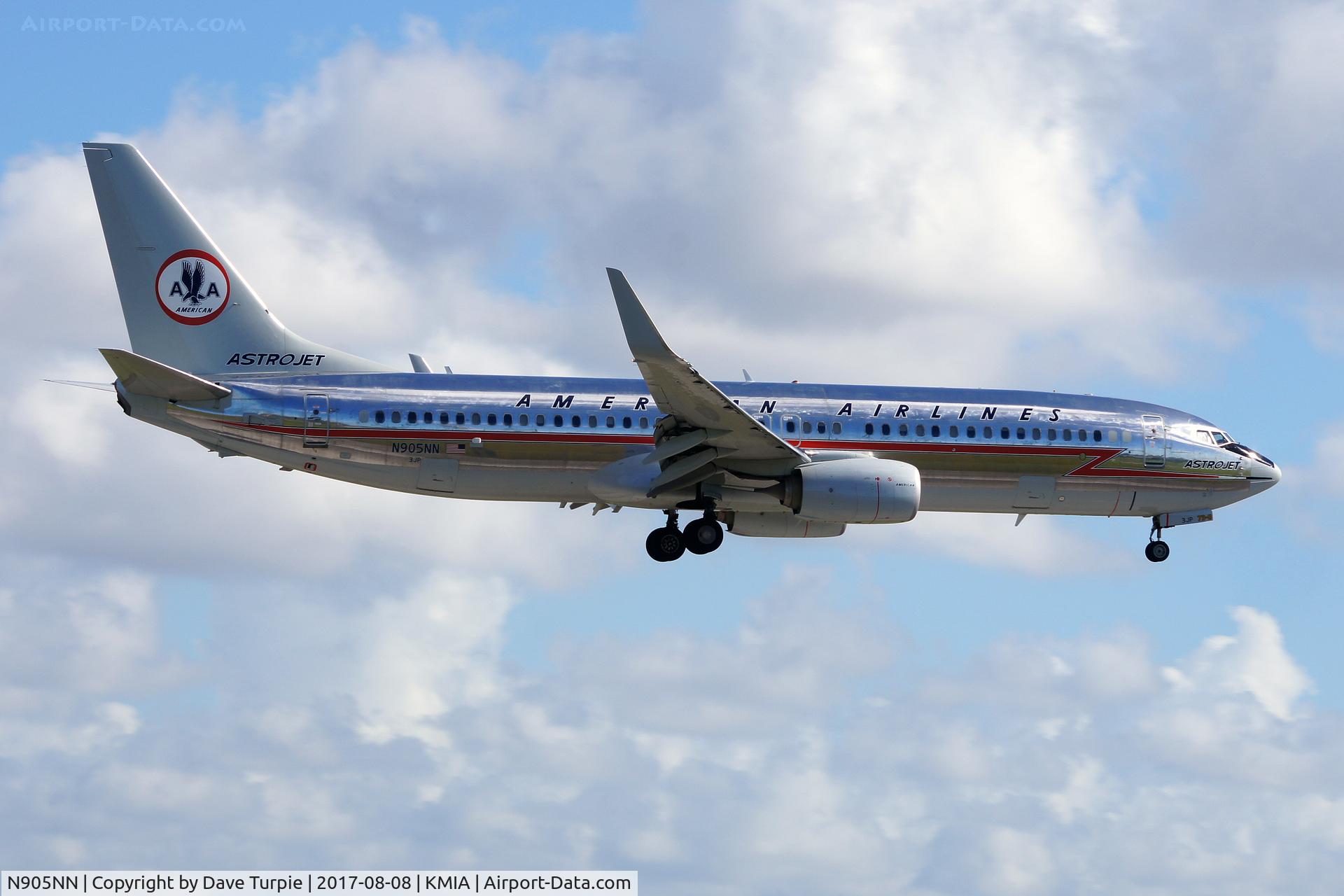 N905NN, 2012 Boeing 737-823 C/N 31156, Replaced N951AA's special livery.