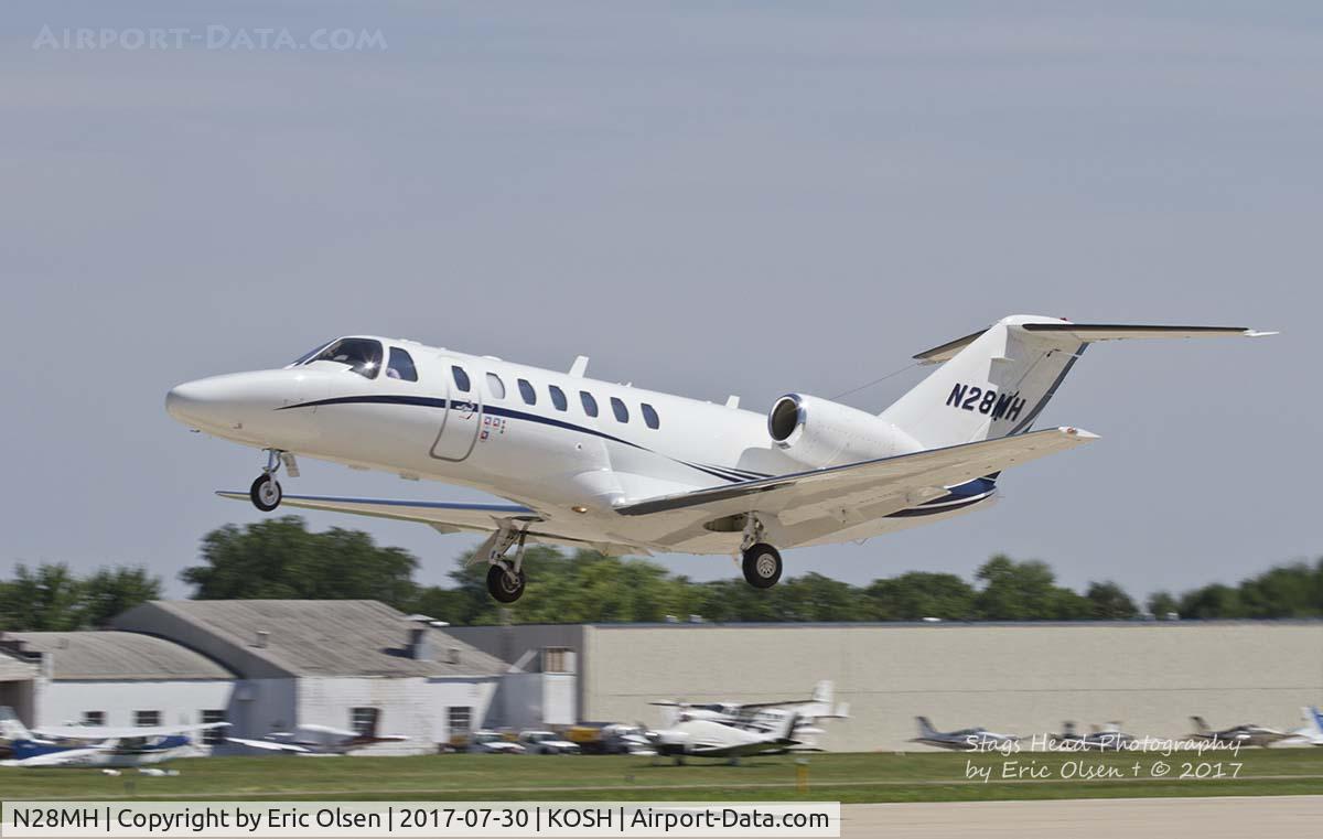 N28MH, 2006 Cessna 525B CitationJet CJ3 C/N 525B0110, Cessna 525 departing Airventure.