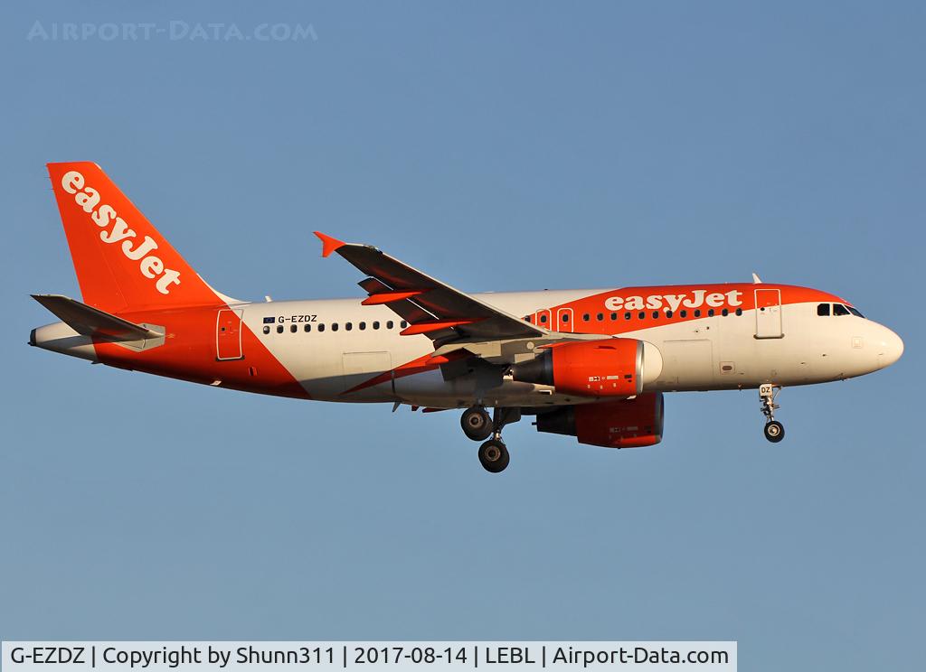 G-EZDZ, 2009 Airbus A319-111 C/N 3774, Landing rwy 25R