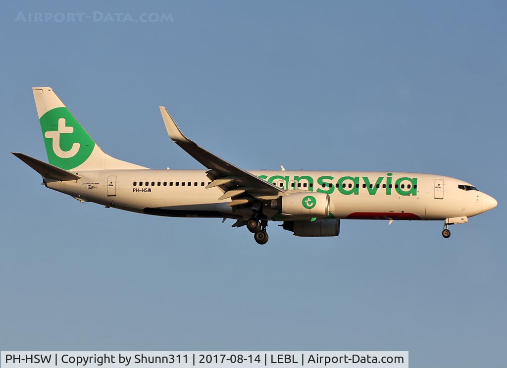 PH-HSW, 2009 Boeing 737-8K2 C/N 37160, Landing rwy 25R in new c/s
