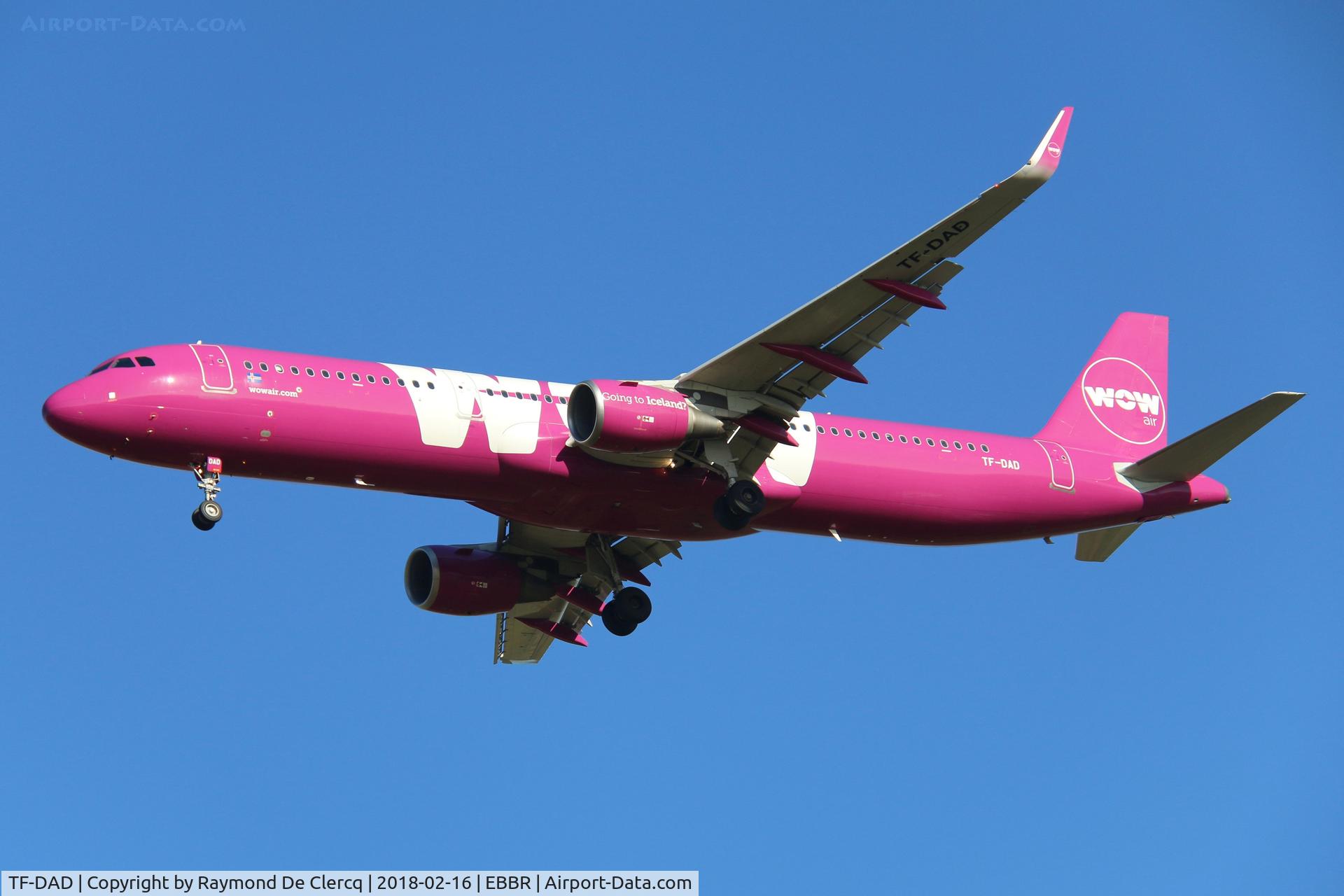 TF-DAD, 2014 Airbus A321-211 C/N 6232, Final rwy 25L