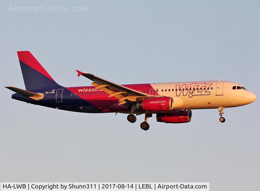 HA-LWB, 2010 Airbus A320-232 C/N 4246, Landing rwy 25R in new c/s