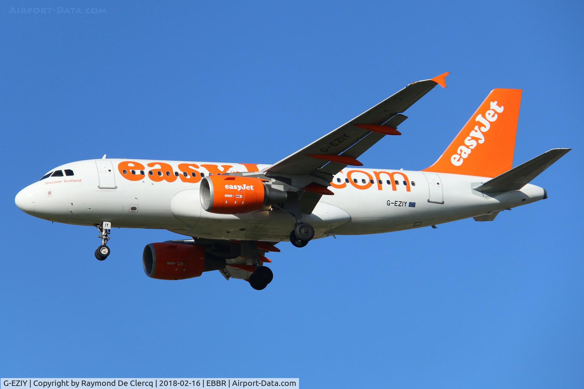 G-EZIY, 2005 Airbus A319-111 C/N 2636, Final rwy 25R
