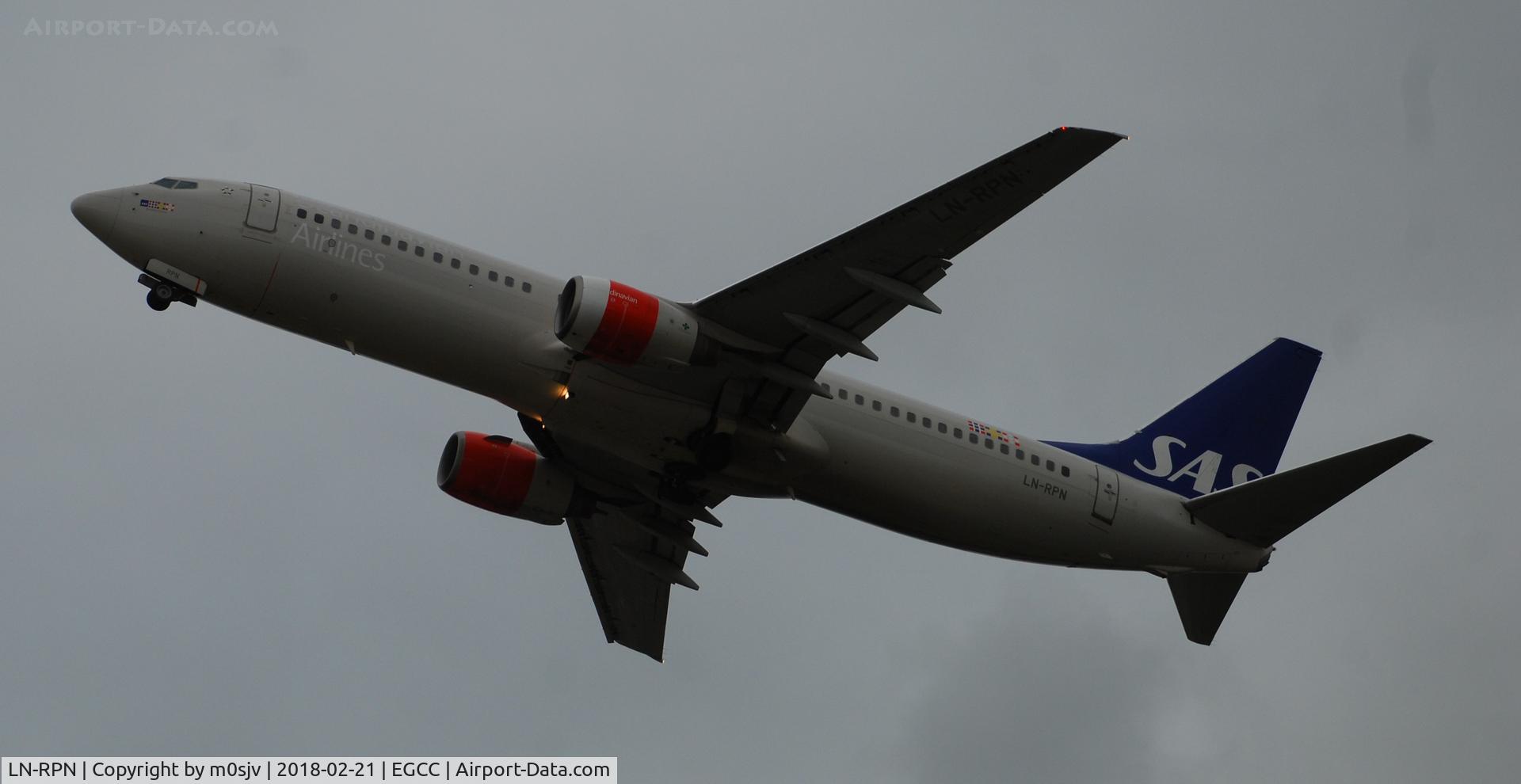 LN-RPN, 2000 Boeing 737-883 C/N 30470, Taken from the Airport Pub
